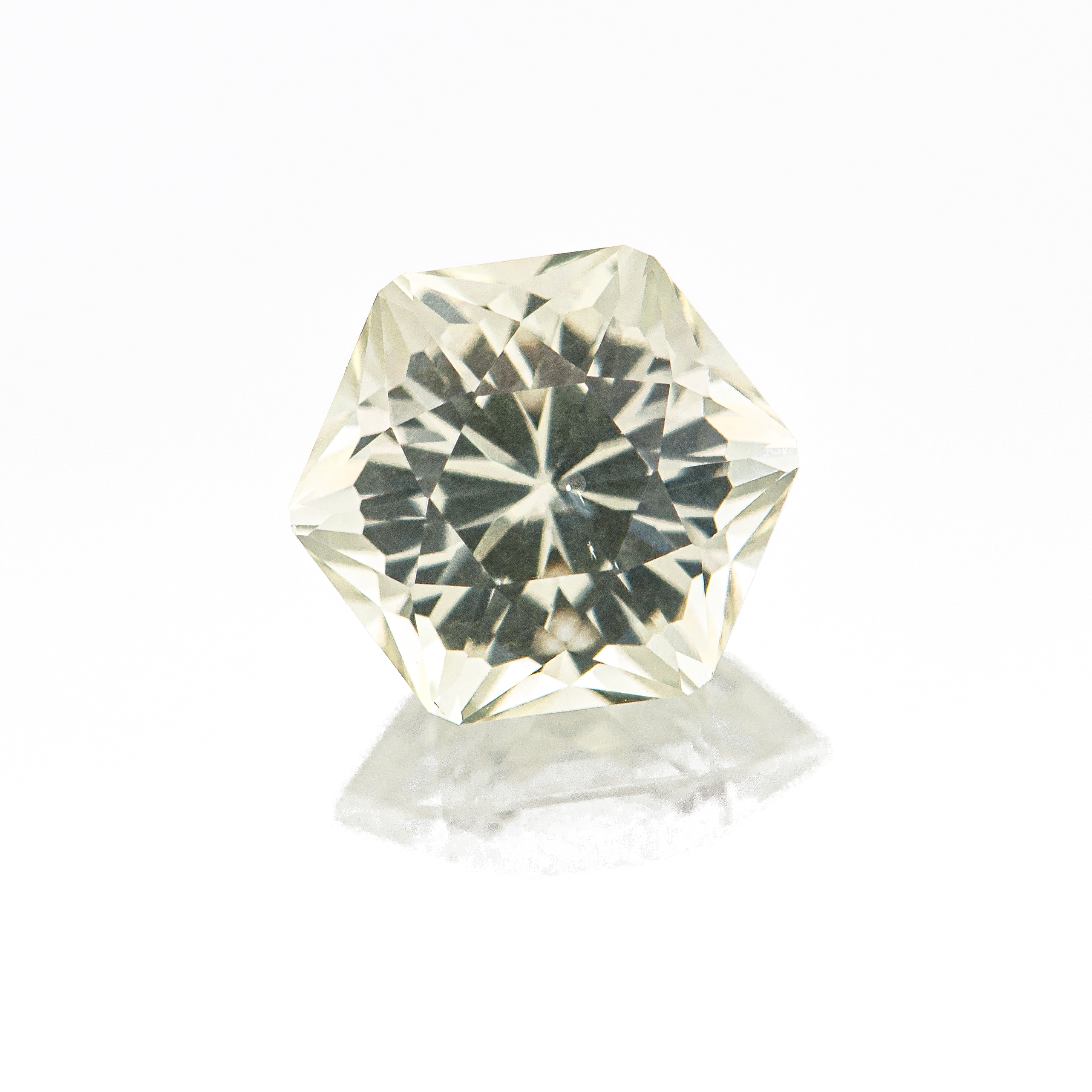 F235 009 2 Yellow Sapp 7 5mm Hex 1 76cts IAX