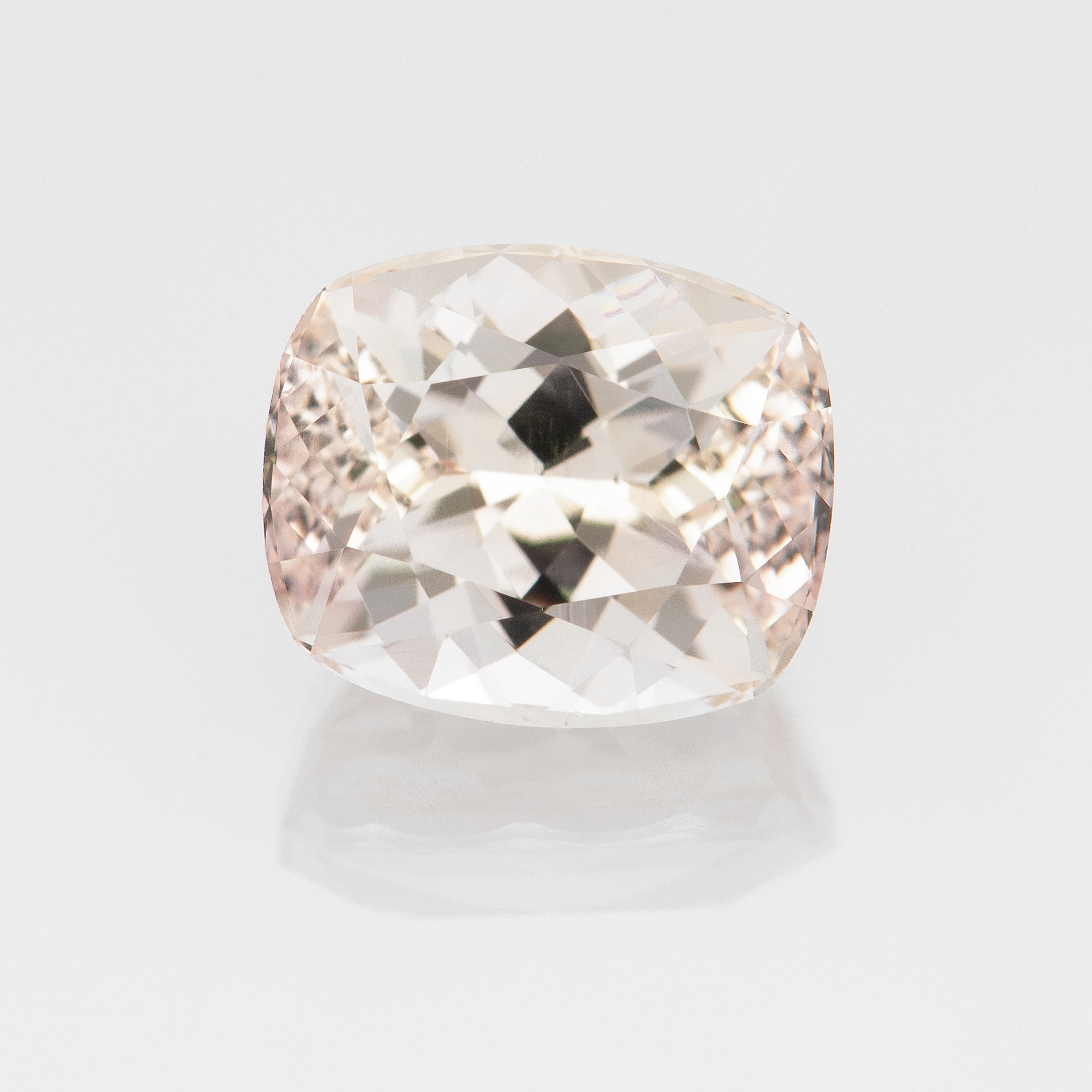 I16c 032 Peach Zoisite 8 4x7 1 Cushion 2 74cts UIA