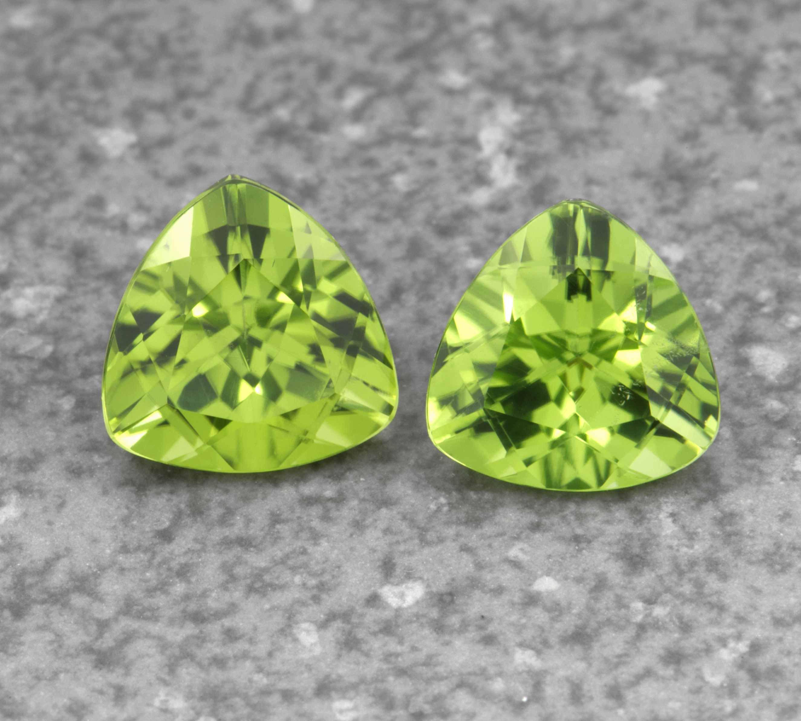 I23 867 Peridot 8 8mm Trill Pr 5 23cts MA