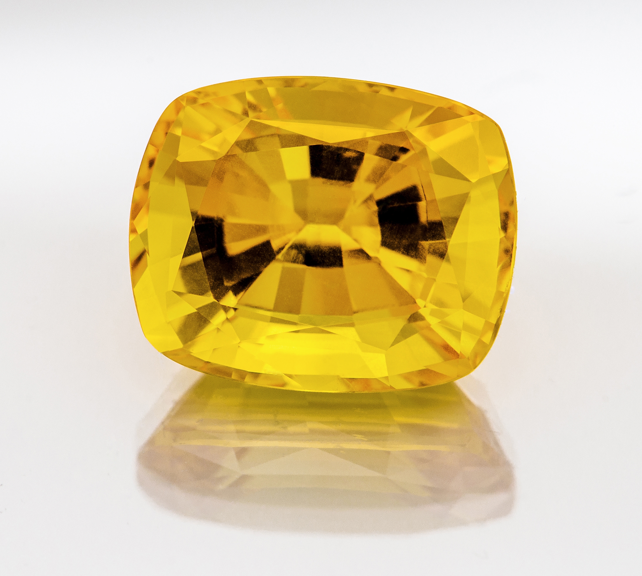 L206 007 Yellow Sapp 8 9x7 3 Cush 3 17 ISZ